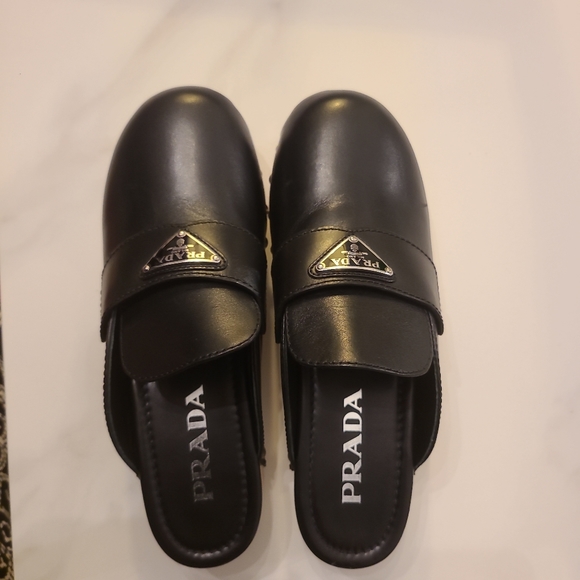 PRADA Leather Logo Clogs Sz 39 Like new. Original box - Picture 4 of 5